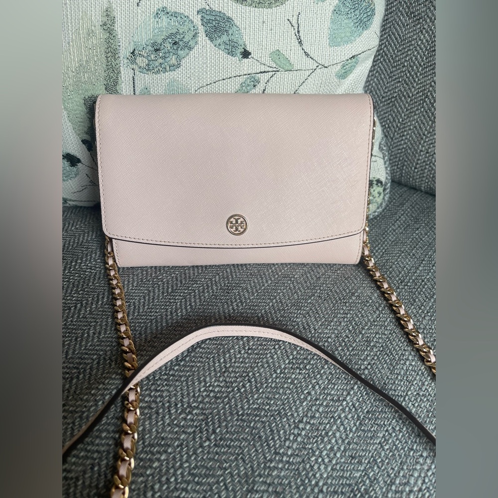 NWOT Tory Burch Robinson Chain Wallet